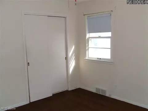 30087 Harrison St, Willowick, OH 44095 photo 5
