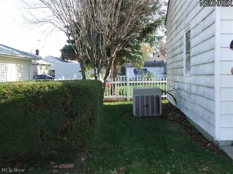 30087 Harrison St, Willowick, OH 44095 photo 6
