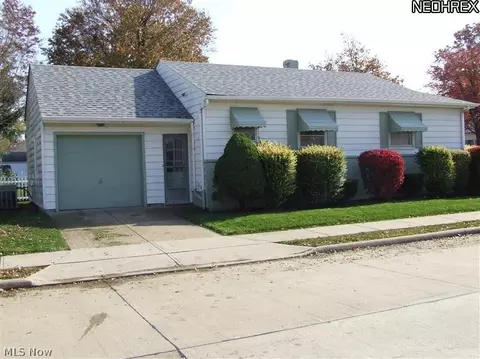30087 Harrison St, Willowick, OH 44095 photo 8