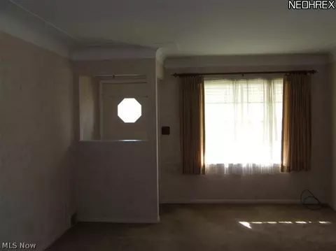 30087 Harrison St, Willowick, OH 44095 photo 4