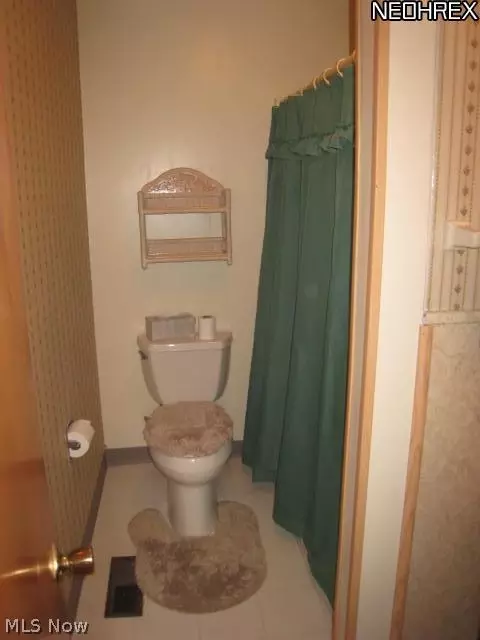202 Windsor Dr, Elyria, OH 44035 photo 17