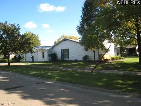 202 Windsor Dr, Elyria, OH 44035 photo 4