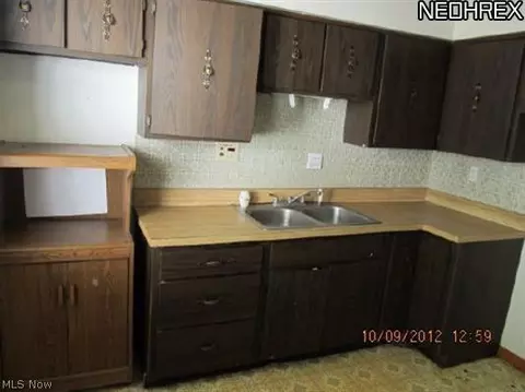 141 Chesapeake Ct, Elyria, OH 44035 photo 3
