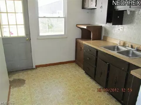 141 Chesapeake Ct, Elyria, OH 44035 photo 4