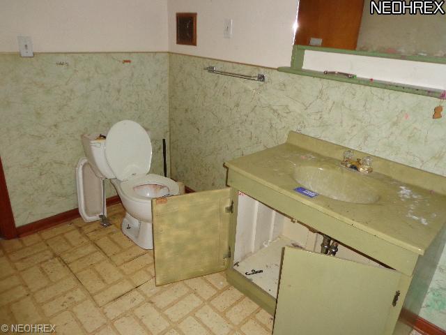 215 15th St, Elyria, OH 44035 photo 4