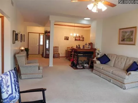 133 Gleneagle Dr, Elyria, OH 44035 photo 2