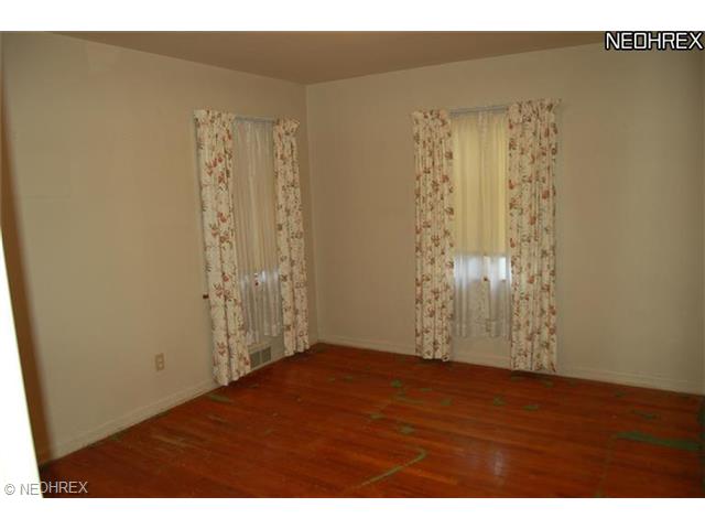 543 W Glen Dr, Youngstown, OH 44512 photo 4