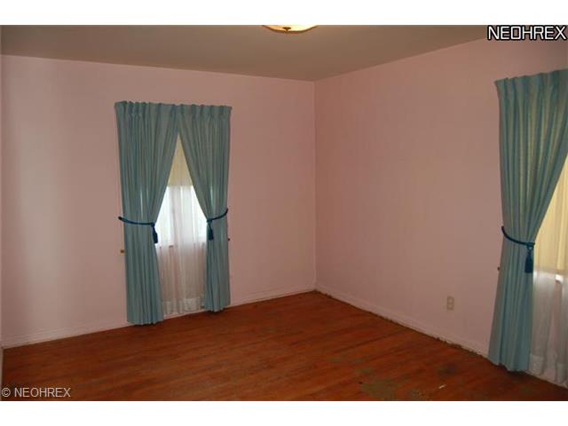 543 W Glen Dr, Youngstown, OH 44512 photo 3