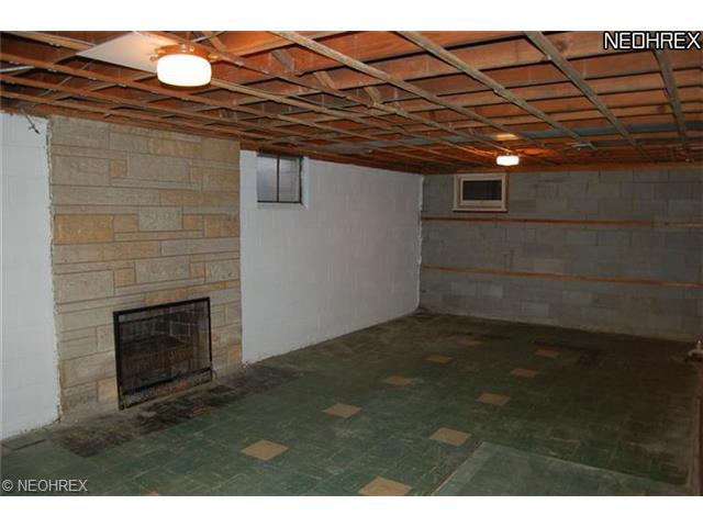 543 W Glen Dr, Youngstown, OH 44512 photo 5