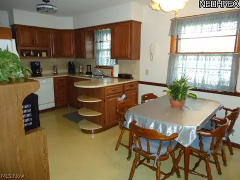 30305 Forestgrove Rd, Willowick, OH 44095 photo 5
