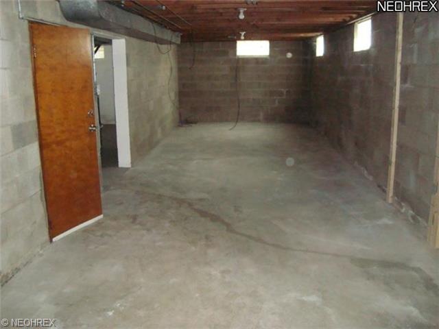 369 Stephens Rd, Akron, OH 44312 photo 8