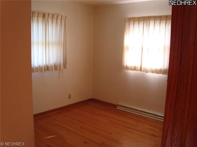 369 Stephens Rd, Akron, OH 44312 photo 2