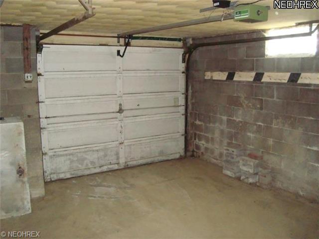 369 Stephens Rd, Akron, OH 44312 photo 9