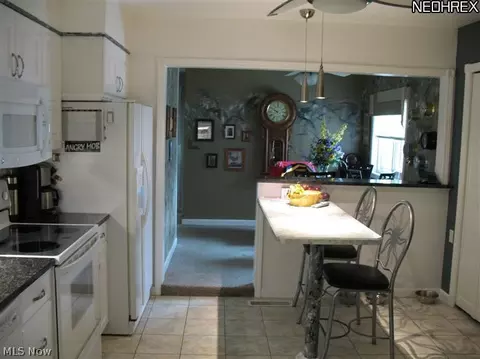 285 Willow Ln, Berea, OH 44017 photo 6