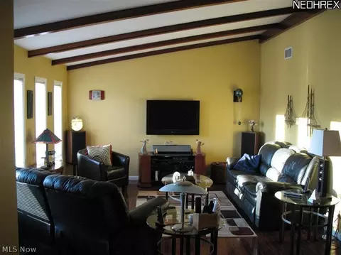 285 Willow Ln, Berea, OH 44017 photo 3