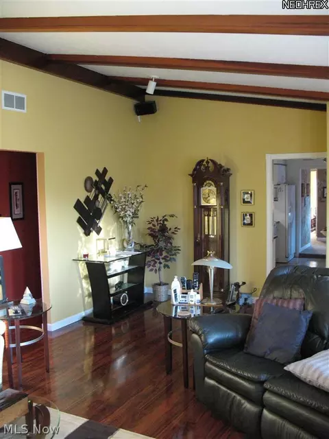 285 Willow Ln, Berea, OH 44017 photo 4