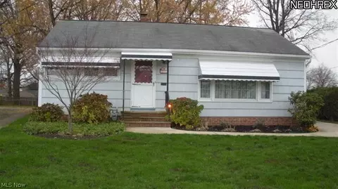 30900 Crescent Dr, Willowick, OH 44095 photo 1