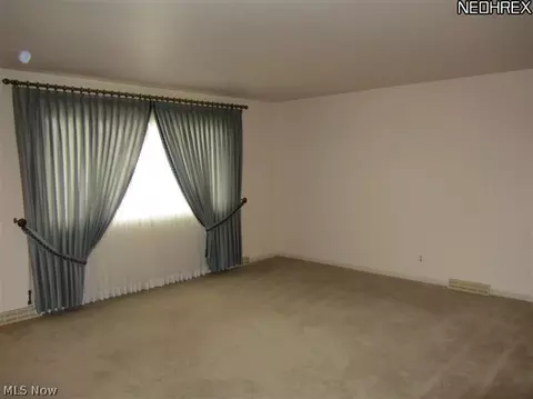 308 E 312th St, Willowick, OH 44095 photo 3
