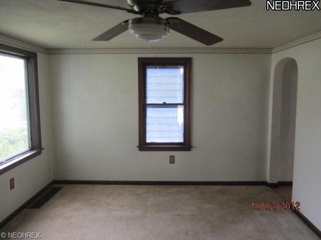 207 Warren Ave, Elyria, OH 44035 photo 3
