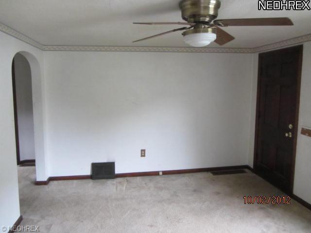 207 Warren Ave, Elyria, OH 44035 photo 2