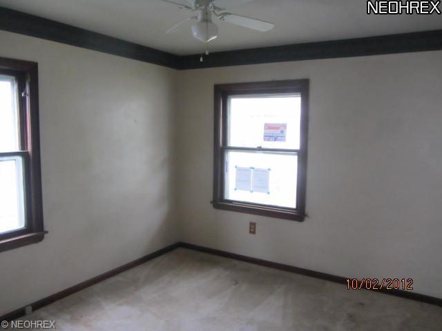 207 Warren Ave, Elyria, OH 44035 photo 5