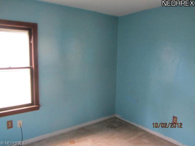 207 Warren Ave, Elyria, OH 44035 photo 4