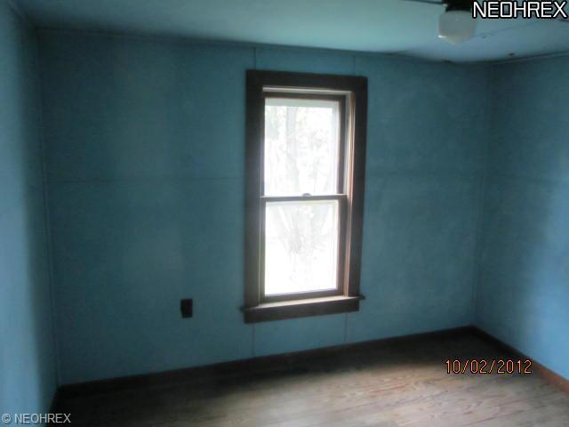 207 Warren Ave, Elyria, OH 44035 photo 6