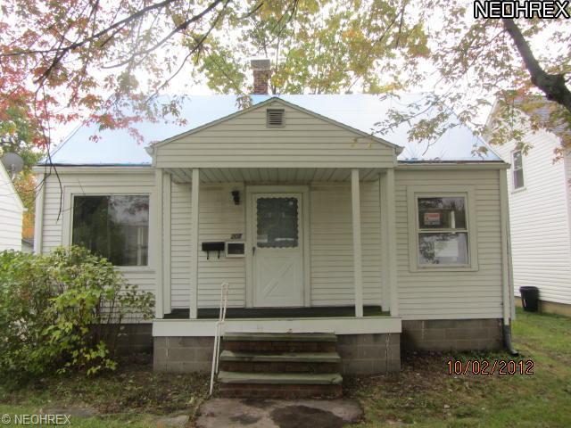 207 Warren Ave, Elyria, OH 44035 photo 1