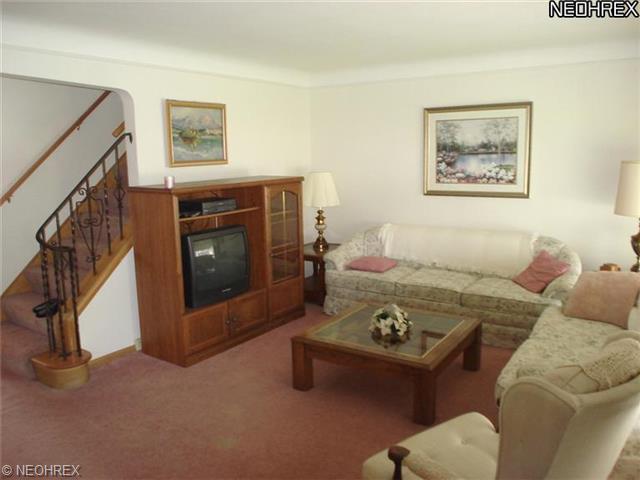 525 E 253 St, Euclid, OH 44132 photo 2