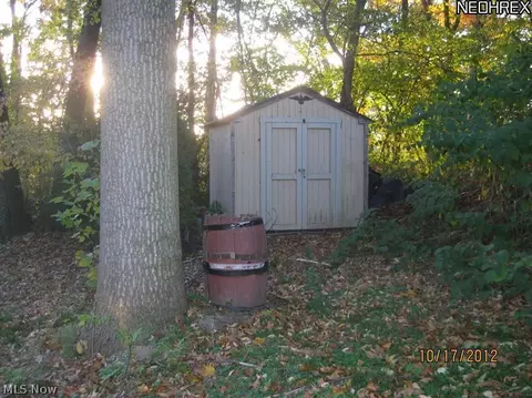 3696 Random Dr, Akron, OH 44319 photo 4