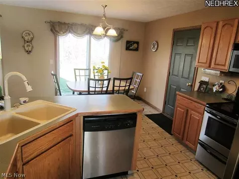 201 Rauscher Ct, Elyria, OH 44035 photo 6