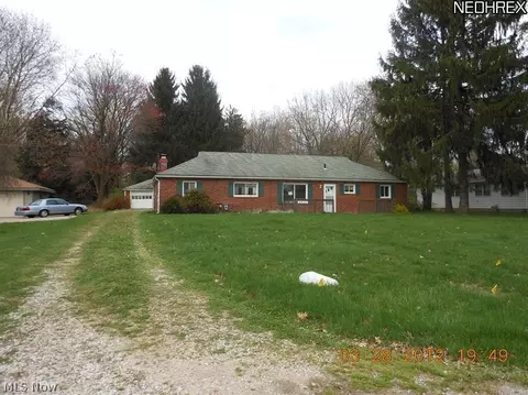 5768 Dailey Rd, Akron, OH 44319 photo 2