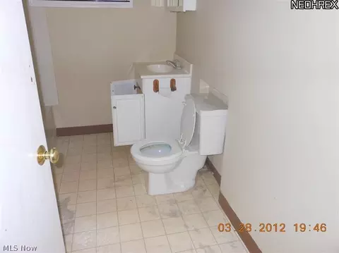 5768 Dailey Rd, Akron, OH 44319 photo 6