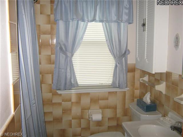 28925 Forestgrove Rd, Eastlake, OH 44095 photo 1
