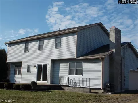 38 Sugar Cane Dr, Youngstown, OH 44512 photo 2