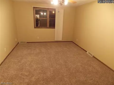 38 Sugar Cane Dr, Youngstown, OH 44512 photo 7