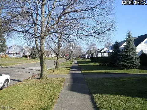 2234 E 35 St, Lorain, OH 44053 photo 2