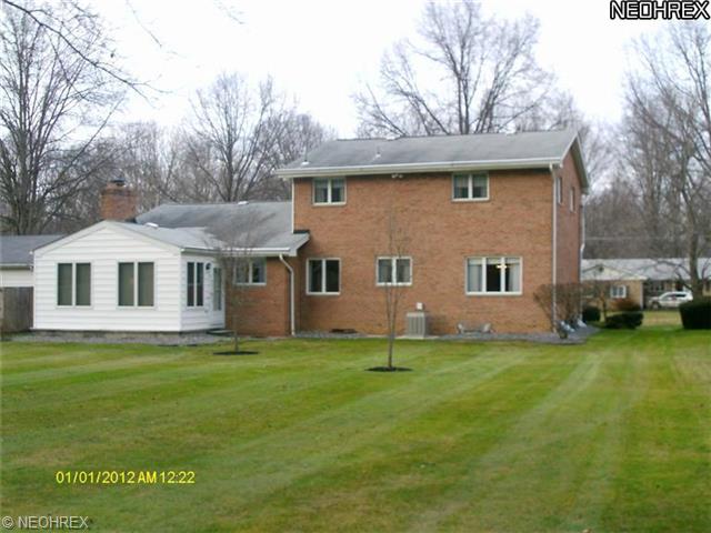 787 Glenbrook Rd, Youngstown, OH 44512 photo 2