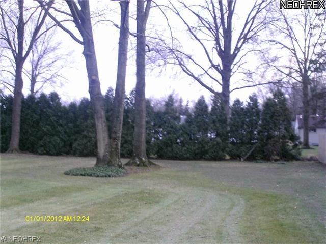787 Glenbrook Rd, Youngstown, OH 44512 photo 3