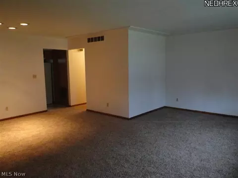 112 Wesleyan Ct, Elyria, OH 44035 photo 6
