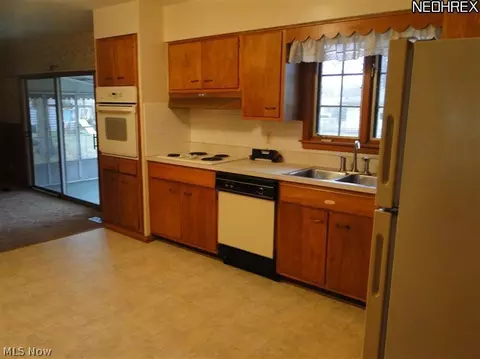 112 Wesleyan Ct, Elyria, OH 44035 photo 15