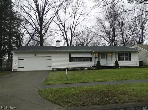 112 Wesleyan Ct, Elyria, OH 44035 photo 1