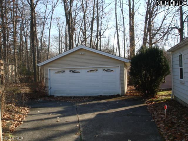 1091 Bryce Ave, Aurora, OH 44202 photo 2