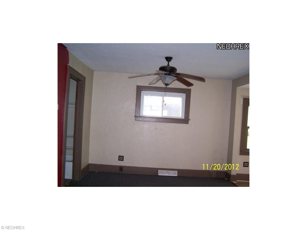152 E Carolina Ave, Sebring, OH 44672 photo 4