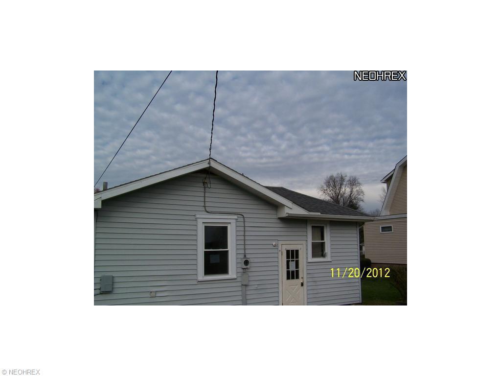 152 E Carolina Ave, Sebring, OH 44672 photo 2