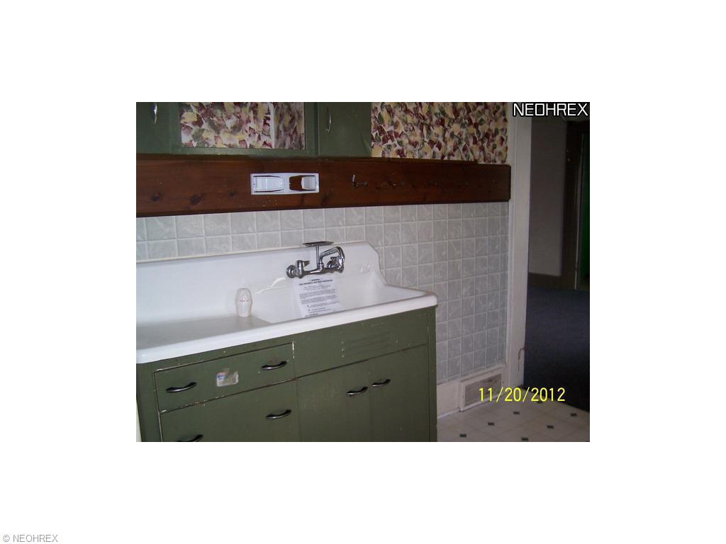 152 E Carolina Ave, Sebring, OH 44672 photo 3