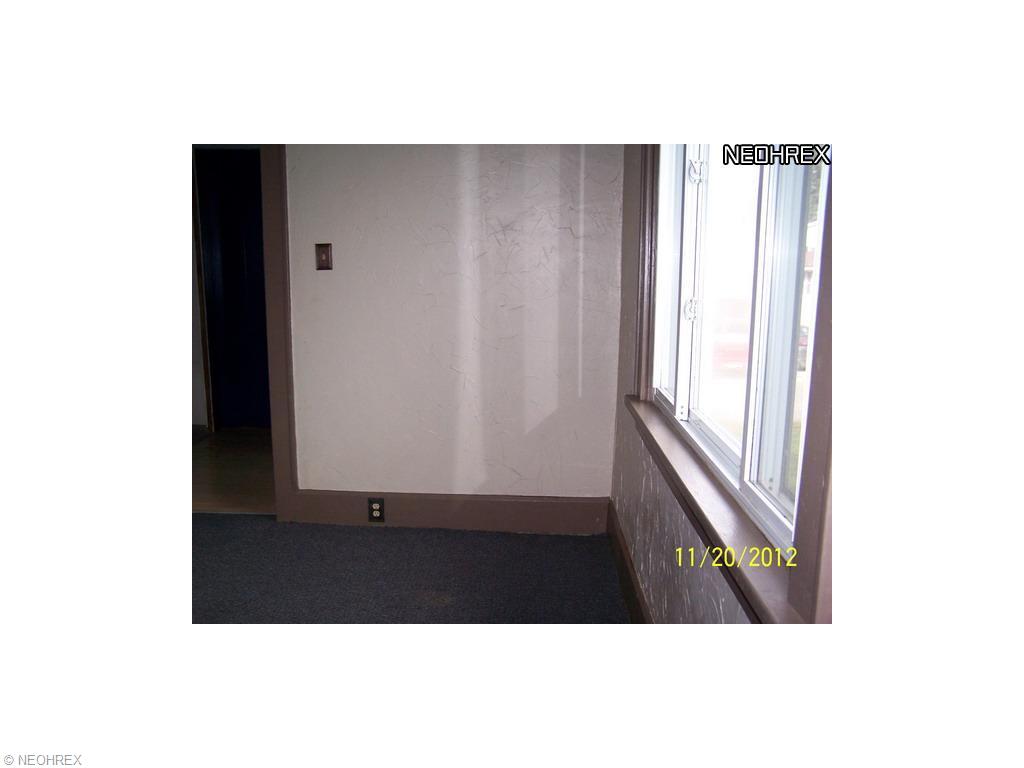 152 E Carolina Ave, Sebring, OH 44672 photo 6