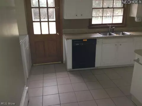 1674 Meadows Rd, Madison, OH 44057 photo 10