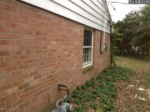 1674 Meadows Rd, Madison, OH 44057 photo 3