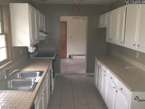 1674 Meadows Rd, Madison, OH 44057 photo 8